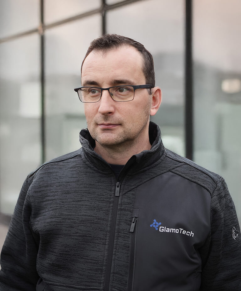 Konateľ firmy GlamoTech pán Modranský